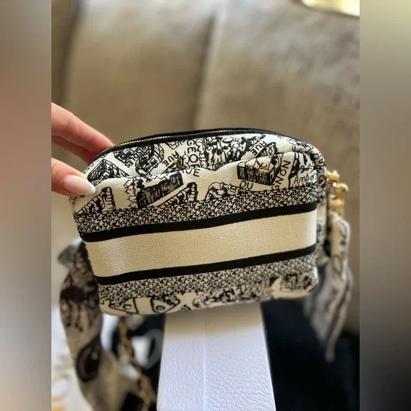 ❤️‍🔥Christian Dior GWP authentic⭐️ Embroidered Cosmetic Pouch/